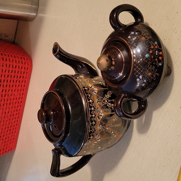 Vintage teapot /sugar bowl